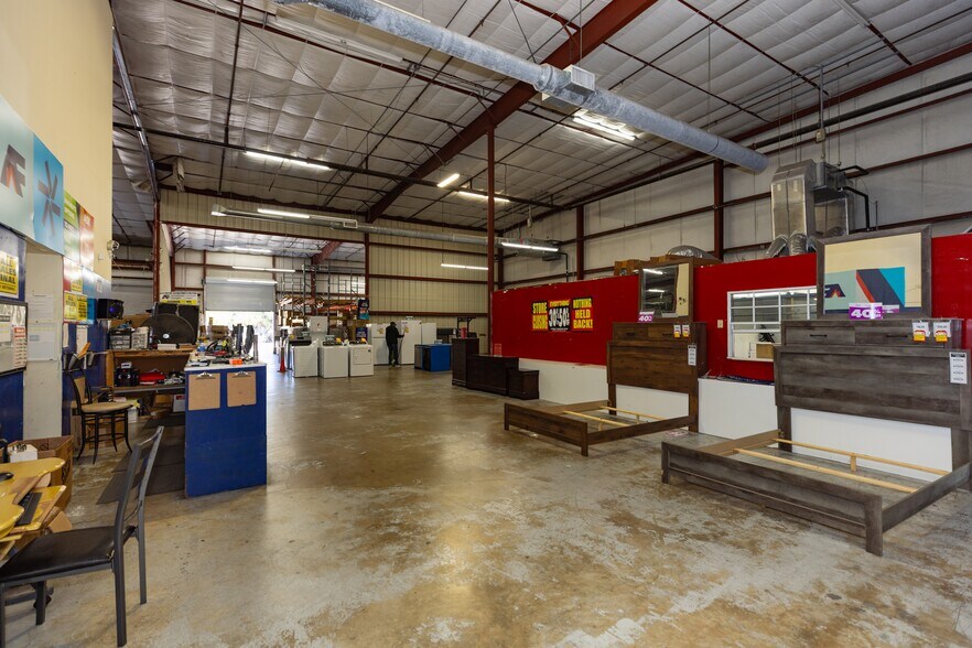 More Photos Of 6588 N Military Trl, West Palm Beach Light Distribution For Lease