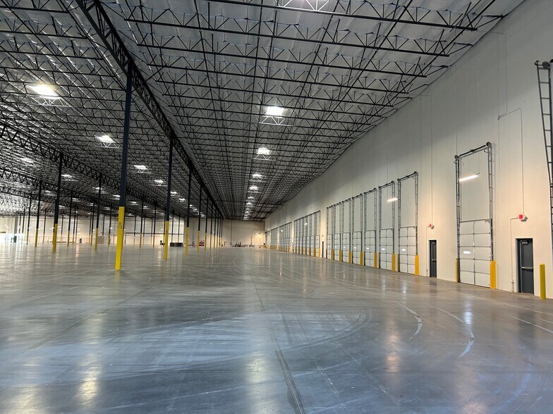 More Photos Of 450 E Germann Rd, Gilbert Warehouse For Lease