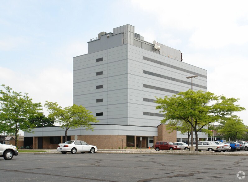 More Photos Of 515 N Washington Ave, Saginaw Office For Lease