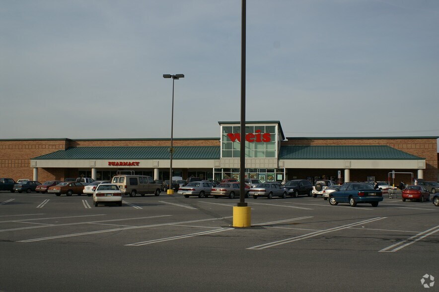 More Photos Of 275 Park Hills Plz, Altoona General Retail For Lease