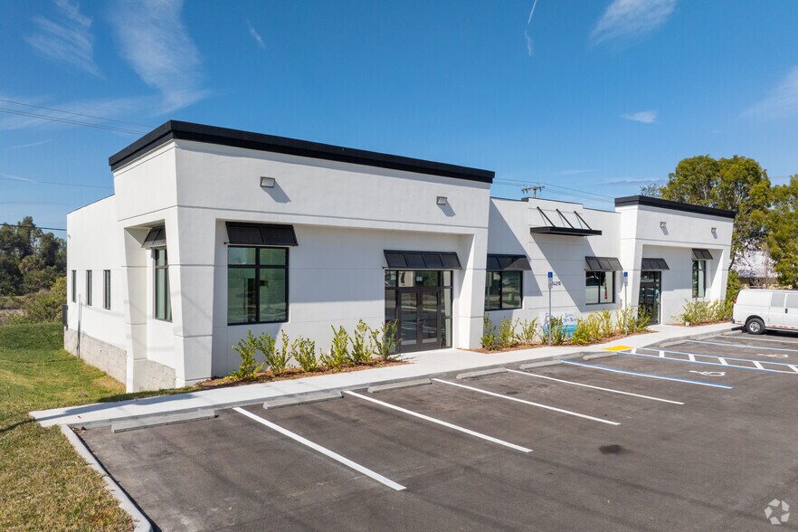More Photos Of 14210 Metropolis Ave, Fort Myers Office For Lease