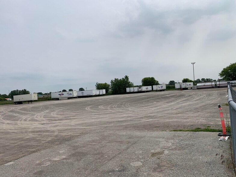 More Photos Of 775 Gillard St, Wallaceburg Industrial For Sale