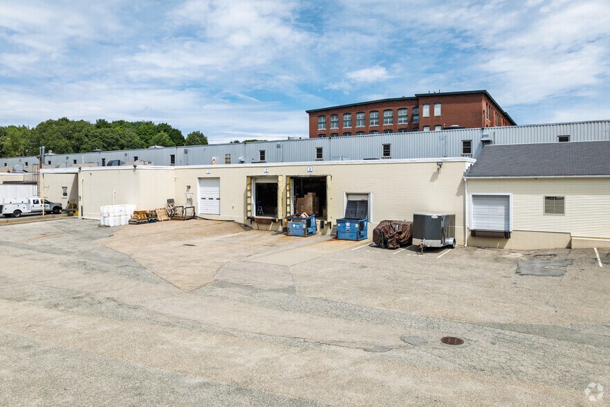 More Photos Of 1 Tupperware Dr, North Smithfield Light Distribution For Lease