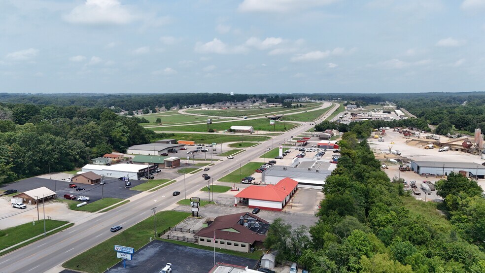 More Photos Of 1710 Porter Wagoner Blvd, West Plains Restaurant For Sale