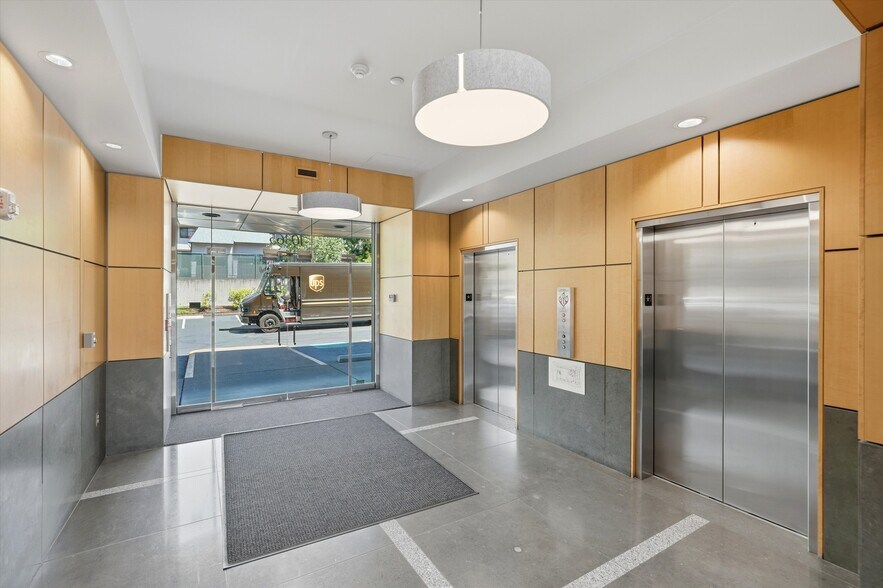 More Photos Of 10365 SE Sunnyside Rd, Clackamas Office For Lease