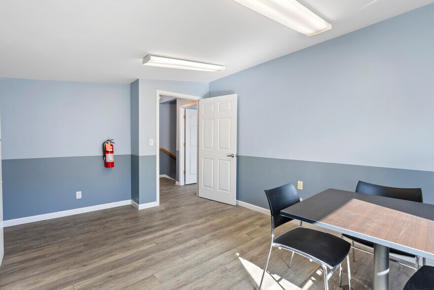More Photos Of 170-172 Spring St, Newton Office For Sale