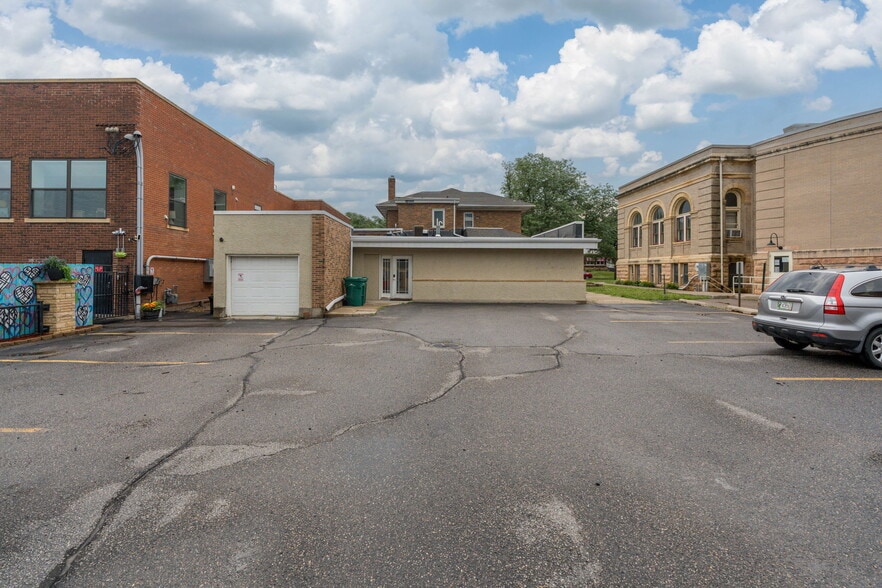 More Photos Of 110 S Broad St, Mankato Office For Lease