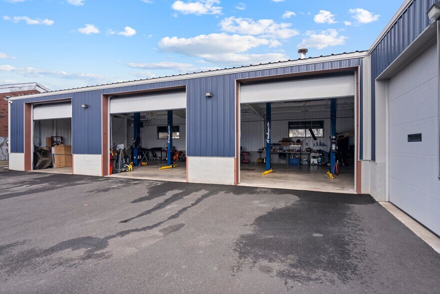 More Photos Of 1413-1415 Elkins Ave, Levittown Freestanding For Lease