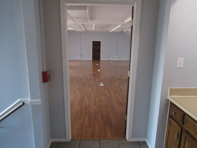 More Photos Of 5250 W Plattner Dr, Alsip Warehouse For Lease