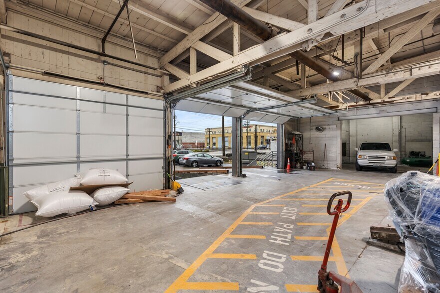 More Photos Of 35 S Hanford St, Seattle Warehouse For Lease