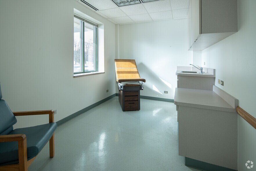More Photos Of 1170 E Belvidere Rd, Grayslake Medical For Lease