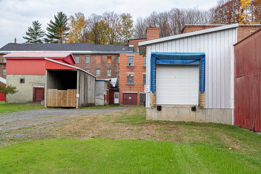 More Photos Of 253 Rue Michaud, Coaticook Manufacturing For Lease