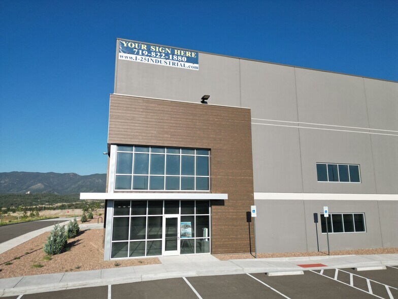 More Photos Of 15707 Terrazzo dr, Colorado Springs Showroom For Lease