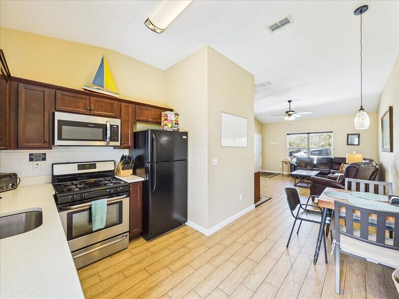 More Photos Of 100 Pilothouse Ct, Palatka Multifamily For Sale