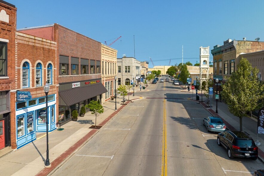 More Photos Of 147 N 3rd Ave, Sturgeon Bay Restaurant For Sale