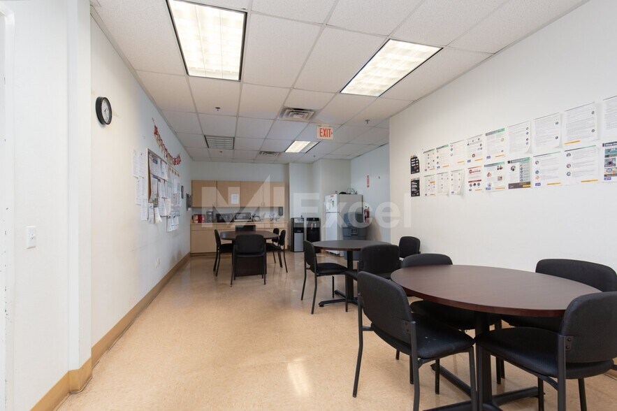 More Photos Of 1710 Whitney Mesa Dr, Henderson Warehouse For Lease