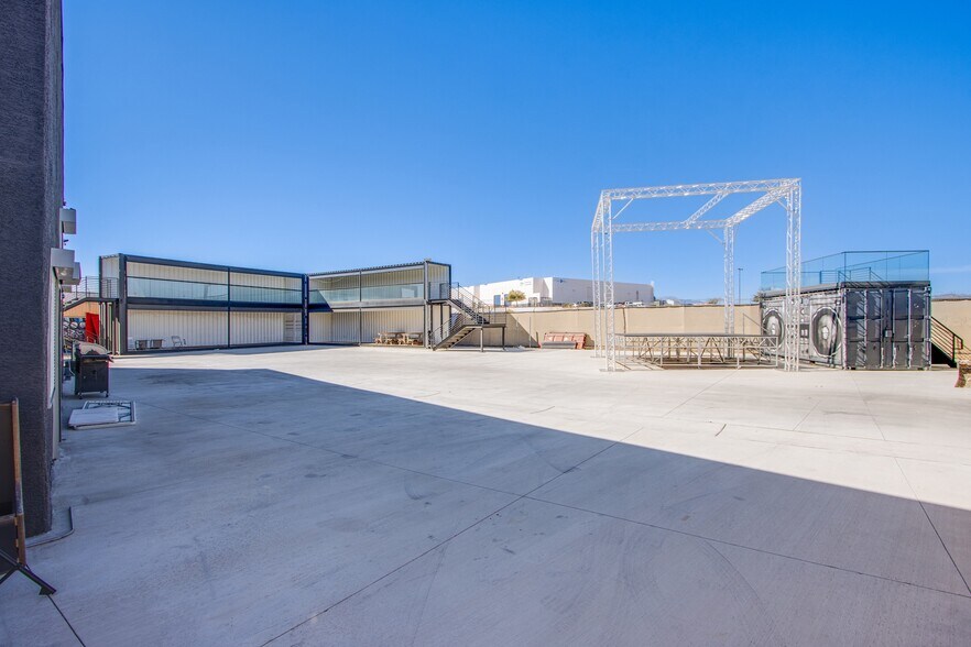More Photos Of 4251 W Oquendo Rd, Las Vegas Light Distribution For Sale