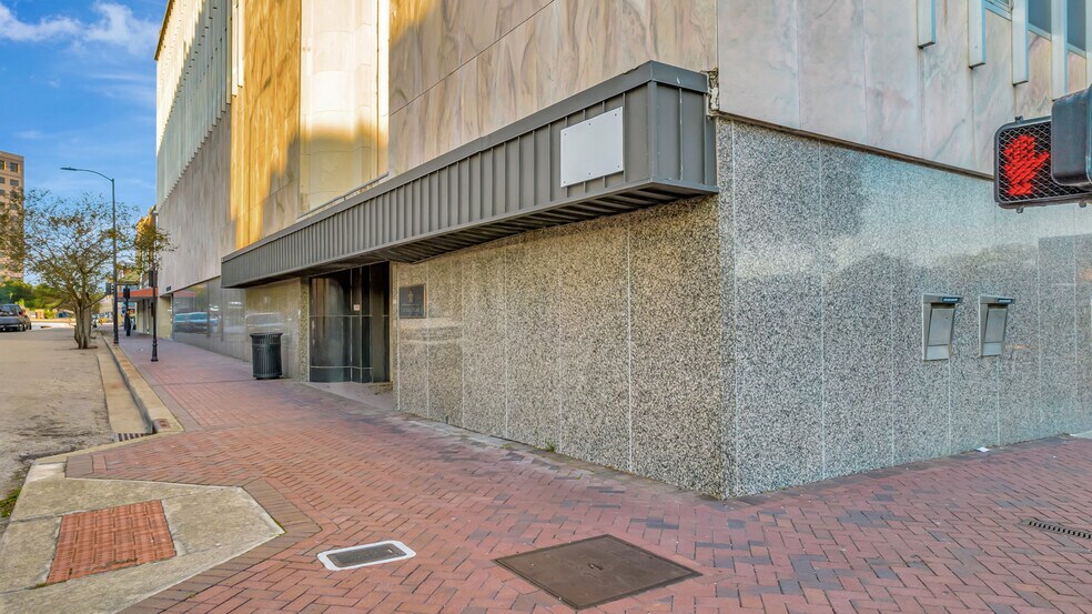 More Photos Of 120 S Main St, Victoria Office For Sale