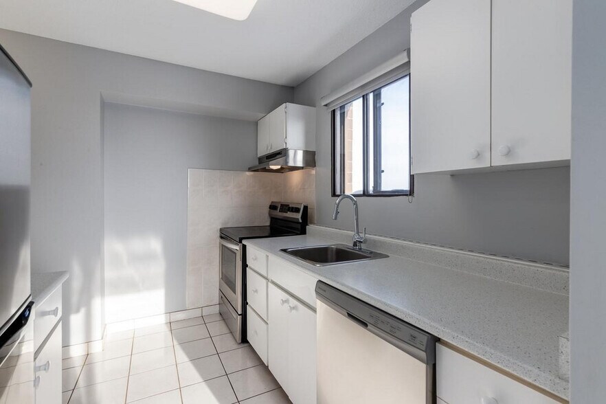 More Photos Of 2105 90 Av SW, Calgary Apartments For Lease