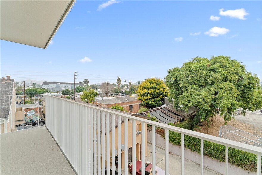 More Photos Of 636 N Juanita Ave, Los Angeles Apartments For Sale