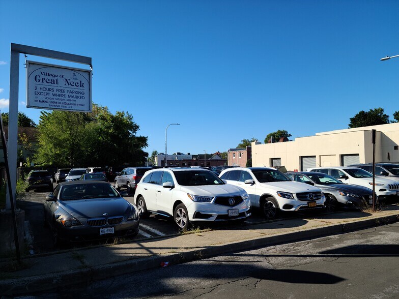 More Photos Of 705 Middle Neck Rd, Great Neck Coworking Space