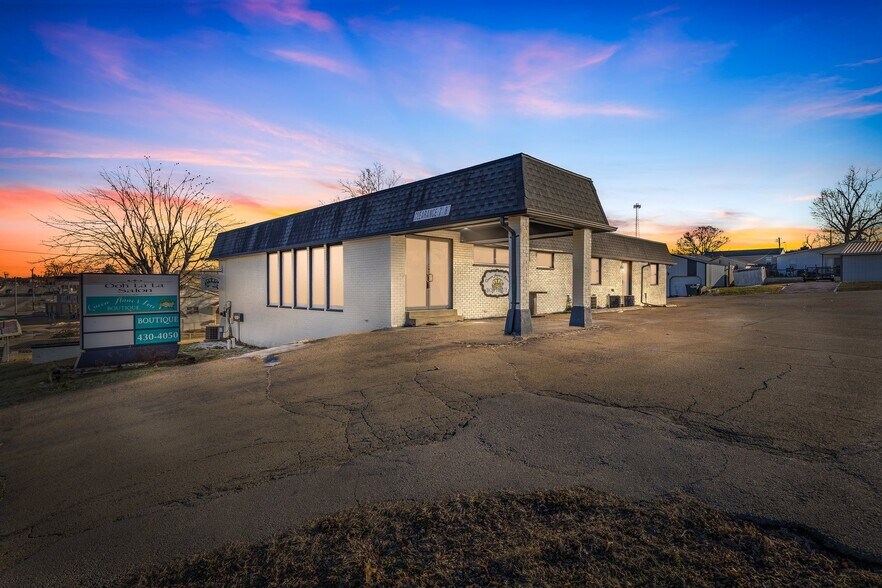 More Photos Of 1421 E Main St, Park Hills Flex For Sale