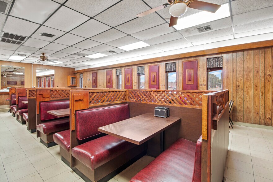More Photos Of 911 N Broadway Ave, Ada Restaurant For Sale