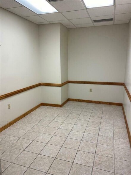 More Photos Of 320 Lincolnway E, Osceola Medical For Lease