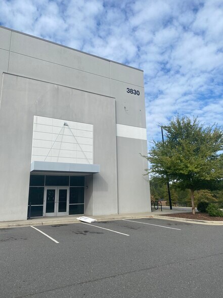 More Photos Of 3830 Parrott Dr, Charlotte Warehouse For Lease