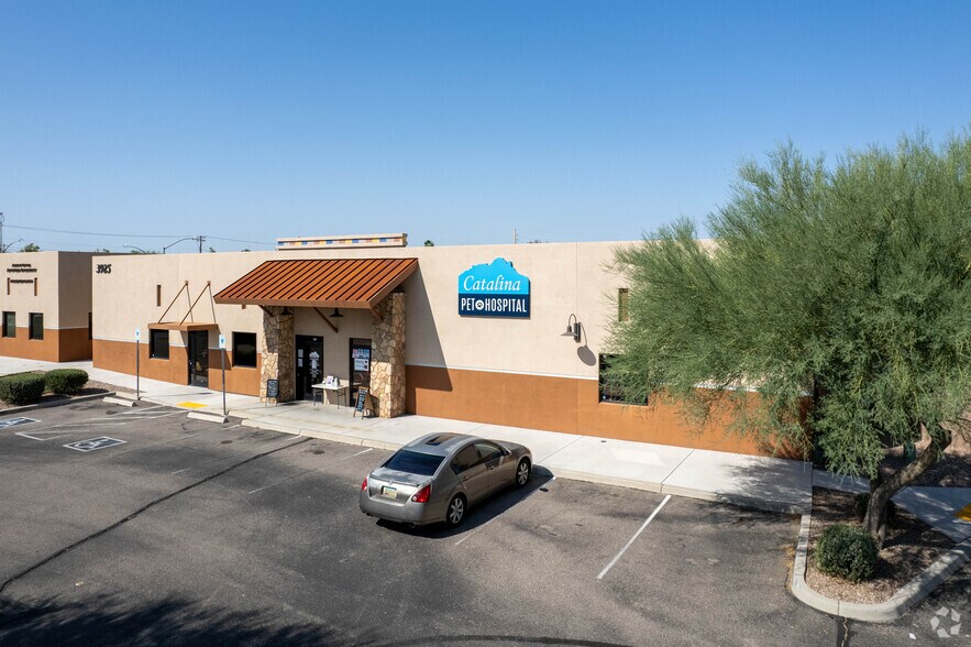 More Photos Of 3925 E Fort Lowell Rd, Tucson Veterinarian Kennel For Lease