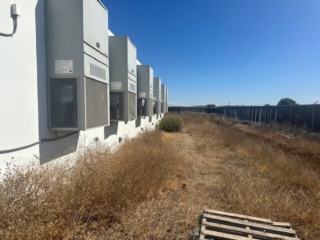 More Photos Of 991 Industrial Way, King City Warehouse For Sale