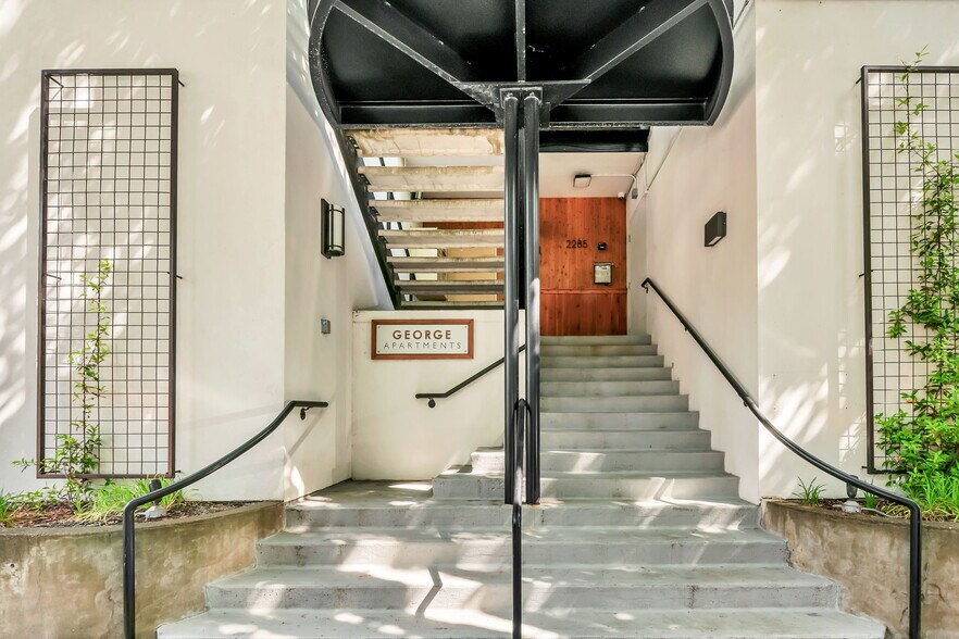 More Photos Of 2285 NW Flanders St, Portland Apartments For Sale