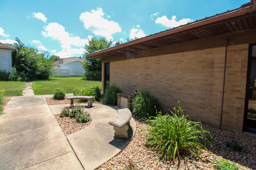 More Photos Of 100 E 3rd St, Galva Office For Sale