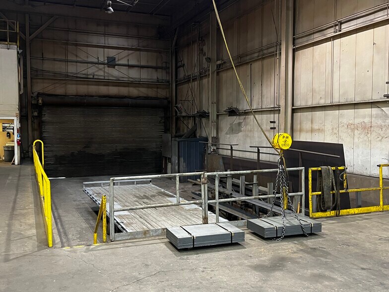 More Photos Of 46 PA-519, Eighty Four Warehouse For Lease