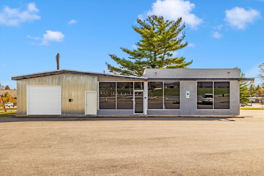 Primary Photo Of 9827 Hansonville Rd, Frederick Auto Repair For Sale