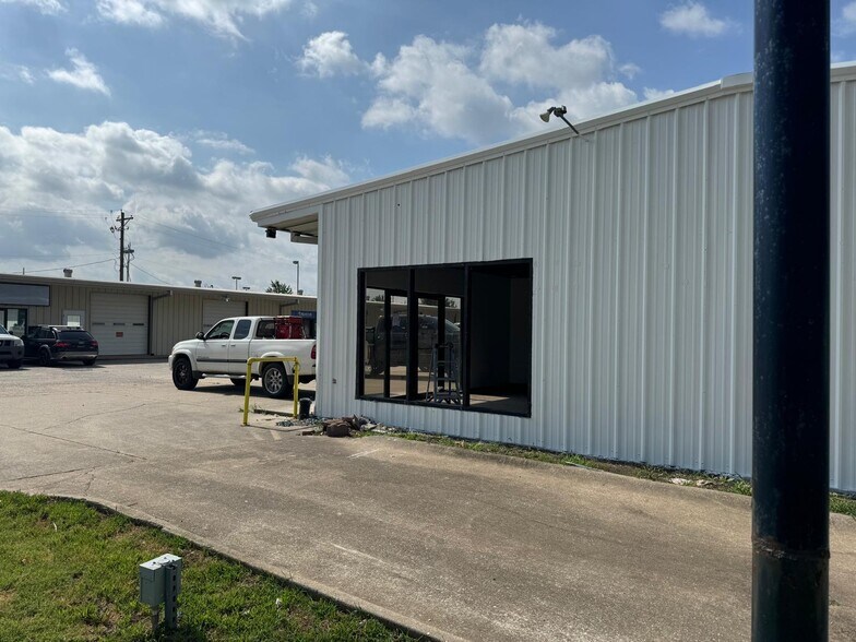 More Photos Of 1210 SE Walton Blvd, Bentonville Freestanding For Lease