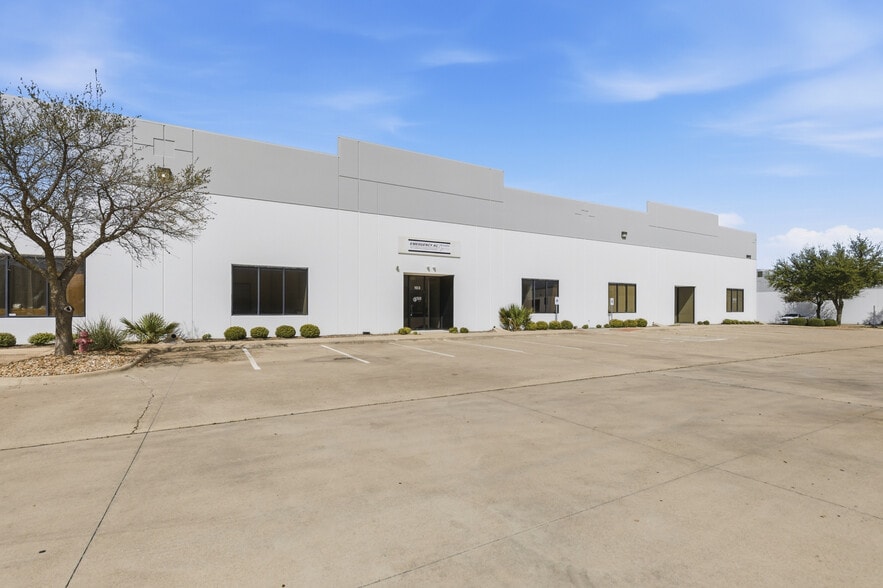 More Photos Of 3912 Gattis School Rd, Round Rock Warehouse For Lease