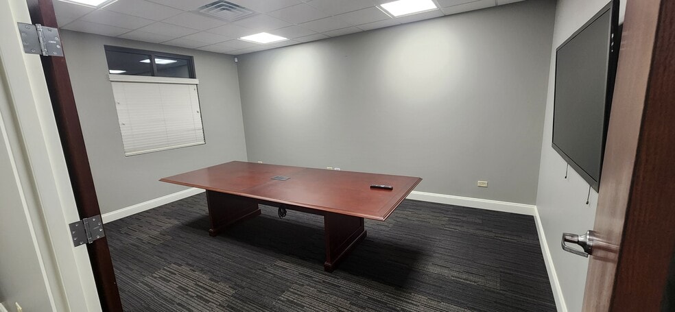 More Photos Of 16007 Executive Dr, Crest Hill Office For Sale