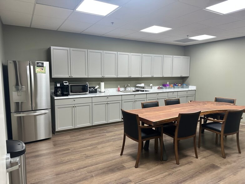 More Photos Of 141 Hillwood Cir, Newnan Flex For Sale