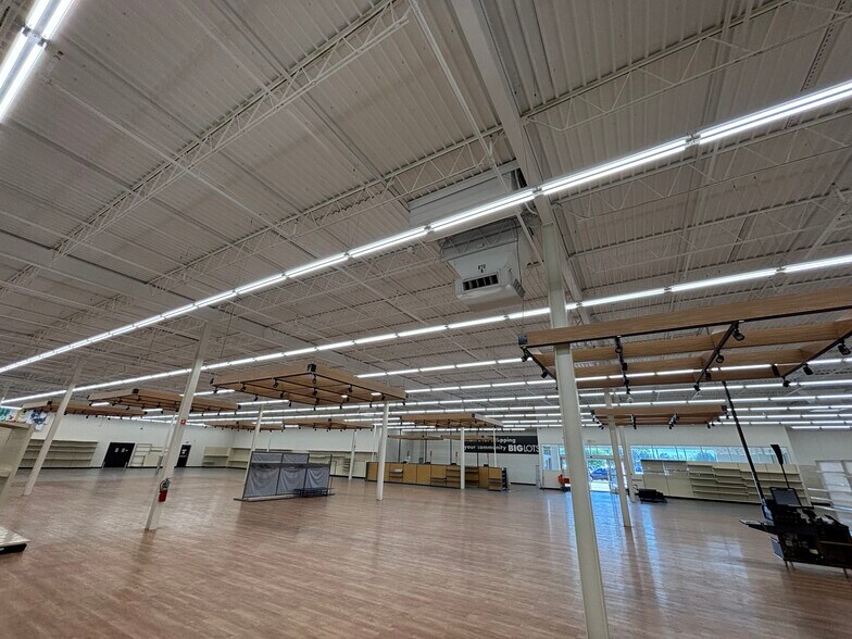 More Photos Of 564 SE Washington Blvd, Bartlesville Freestanding For Lease