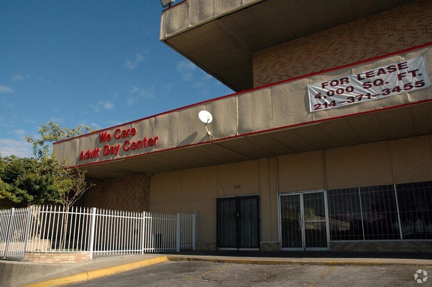 More Photos Of 3200 S Lancaster Rd, Dallas General Retail For Lease