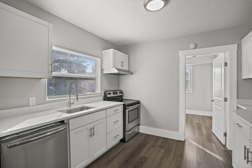 More Photos Of 1006 15th Ave NW, Largo Multifamily For Sale