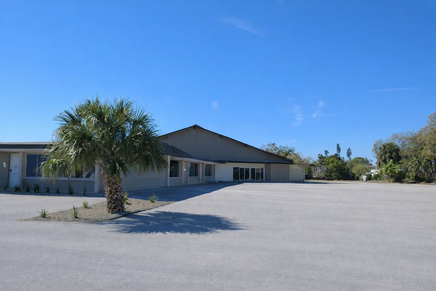 More Photos Of 4726 US-41, Sarasota Religious Facility For Lease