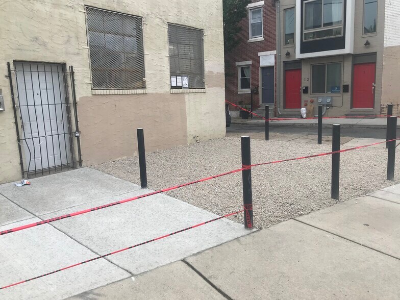 More Photos Of 2011 Amber St, Philadelphia Restaurant For Lease