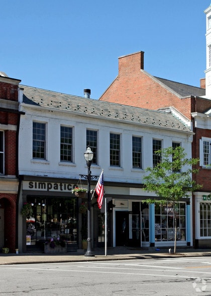 Primary Photo Of 8 E Washington St, Chagrin Falls Storefront Retail Office For Lease