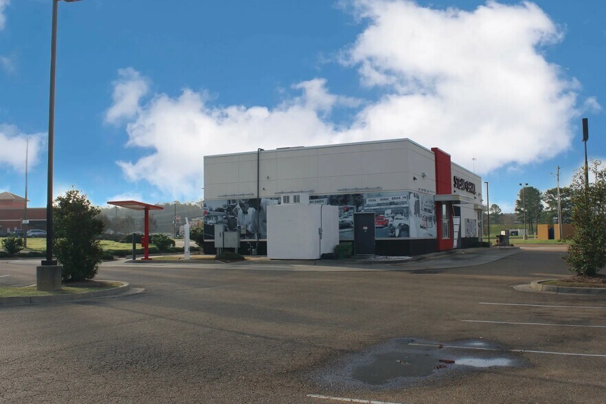 More Photos Of 300 Riverwind Dr, Pearl Restaurant For Sale