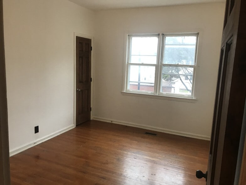 More Photos Of 2460 Florian St, Hamtramck Office For Sale