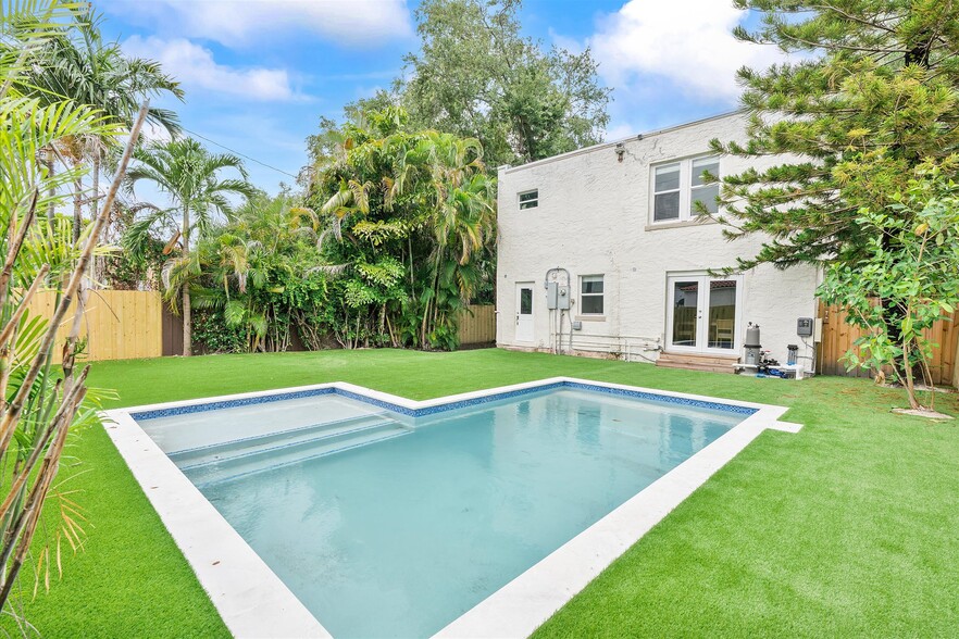 More Photos Of 22 NE 44th St, Miami Office Residential For Lease