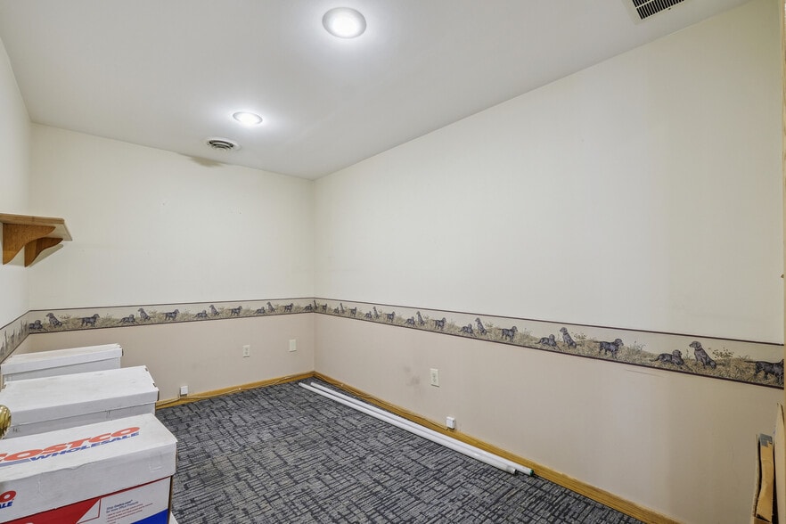 More Photos Of 714 18 1/2 Ave NE, Minneapolis Service For Lease