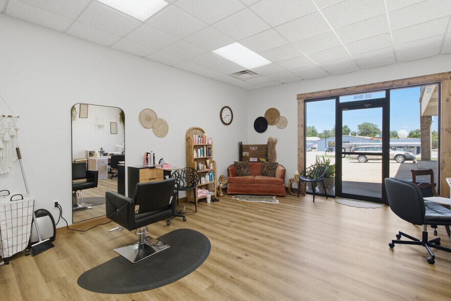 More Photos Of 1213 Highway 63, Houston General Retail For Sale